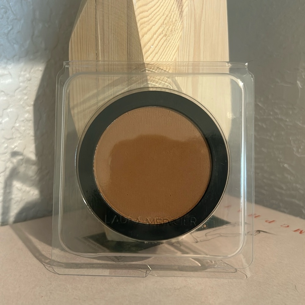Laura Mercier Smooth Finish Powder 6W1